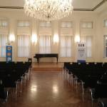 Alte Handelsbörse in Leipzig, leer nur die Aufsteller der DZB und des Lions Clubs mit Klavier in der Miete